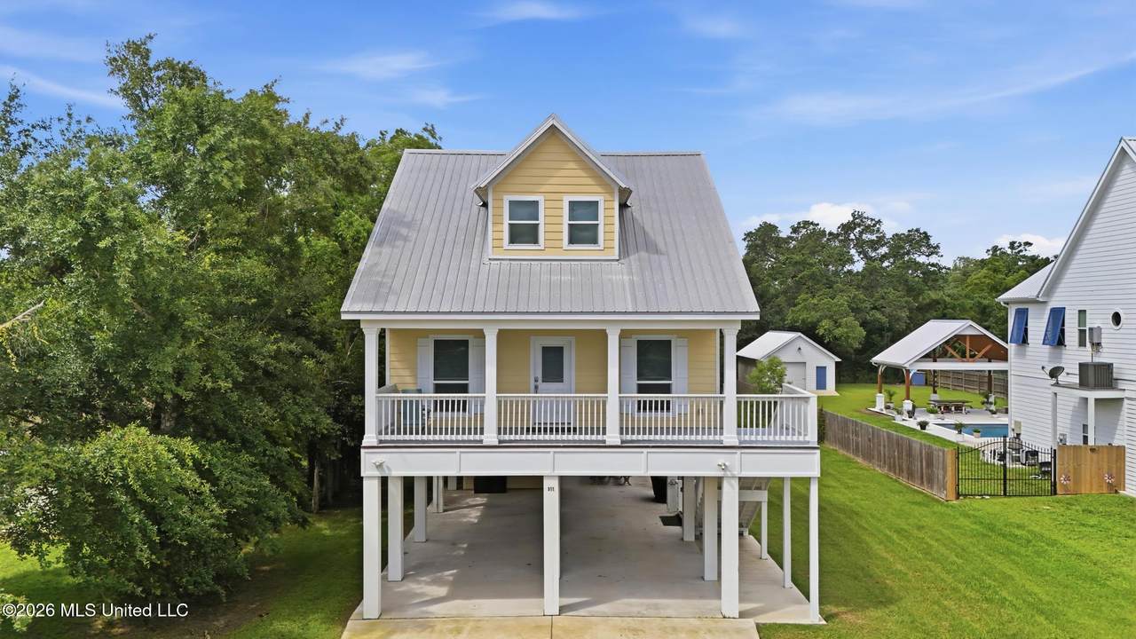 311 Waveland Avenue - Photo 1