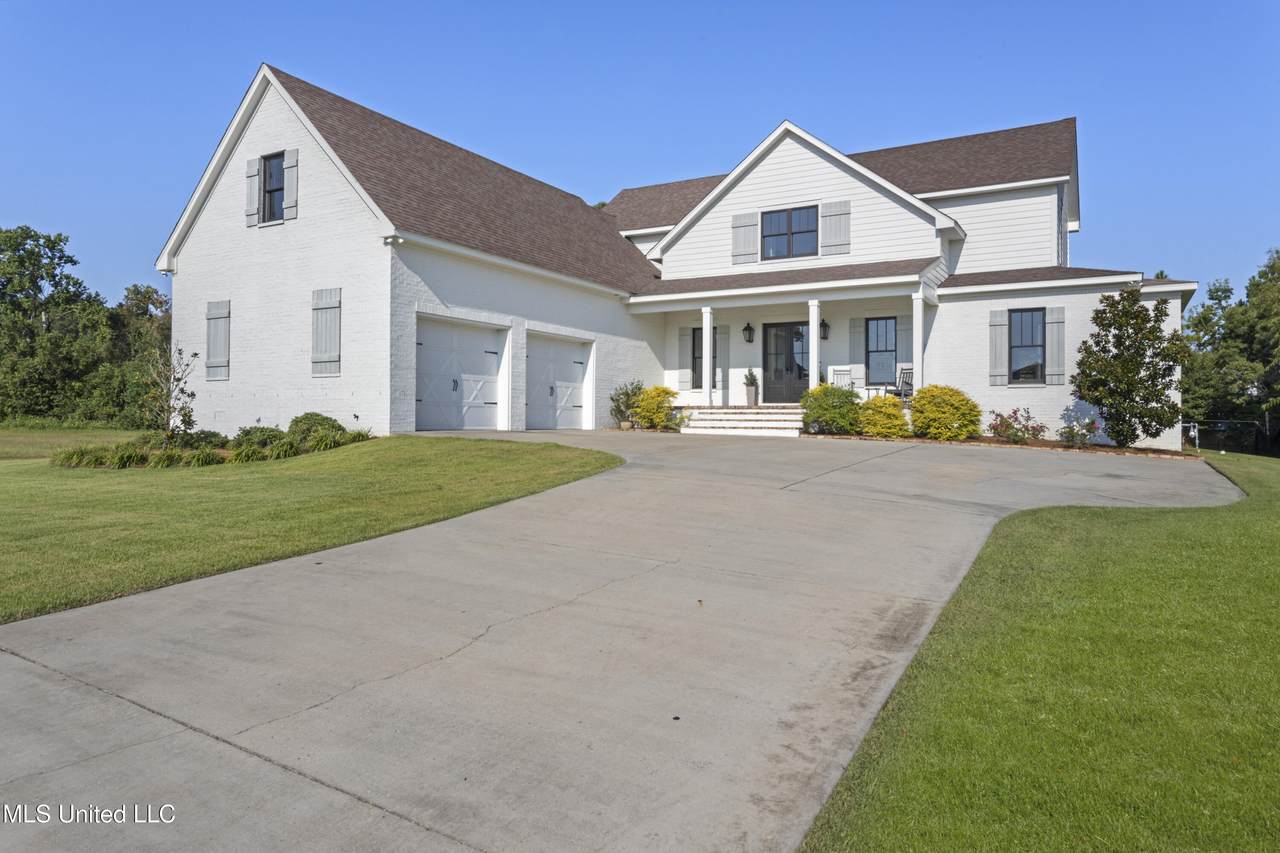 407 Goose Pointe Boulevard - Photo 1