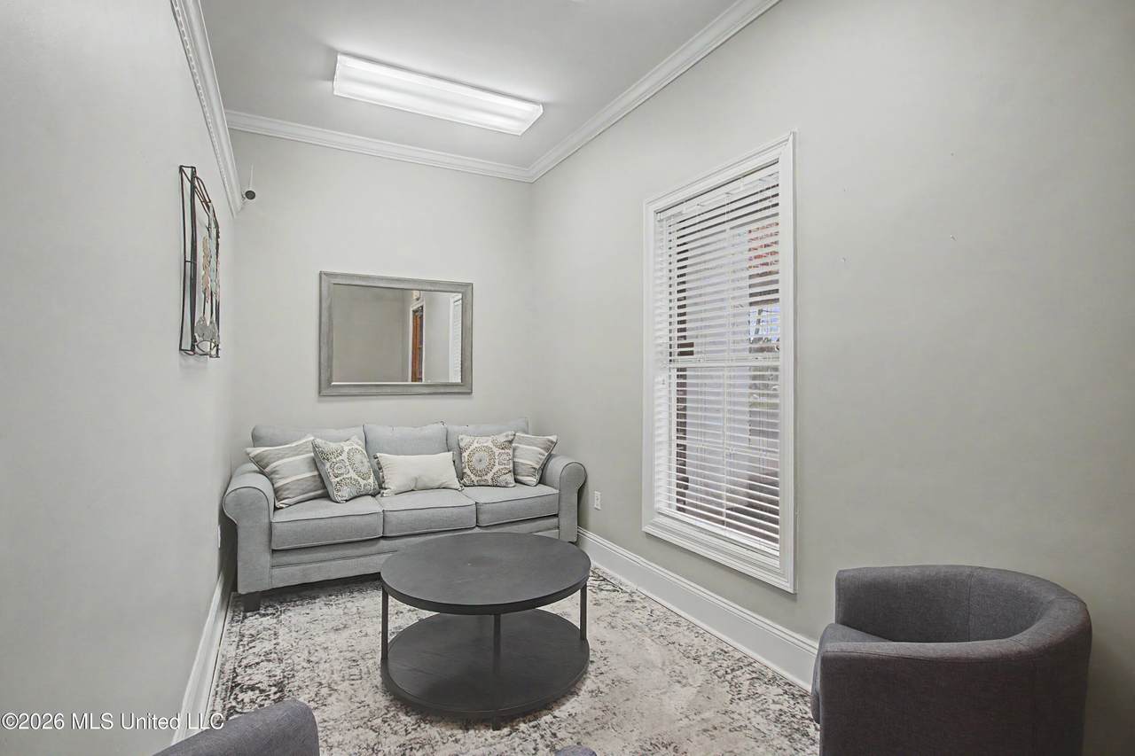 https://bt-photos.global.ssl.fastly.net/united/1280_boomver_1_4152430-2.jpg