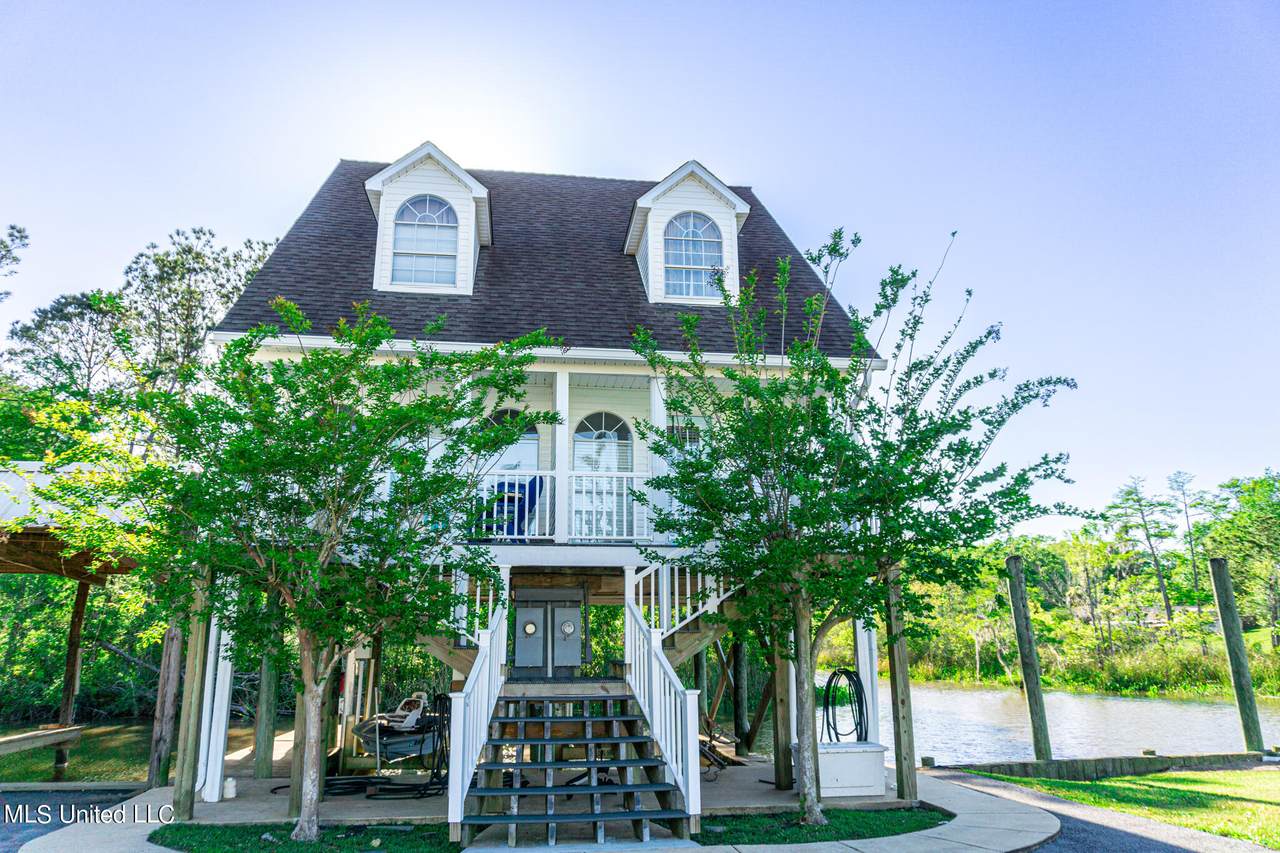 1102 Stanfield Point Road - Photo 1