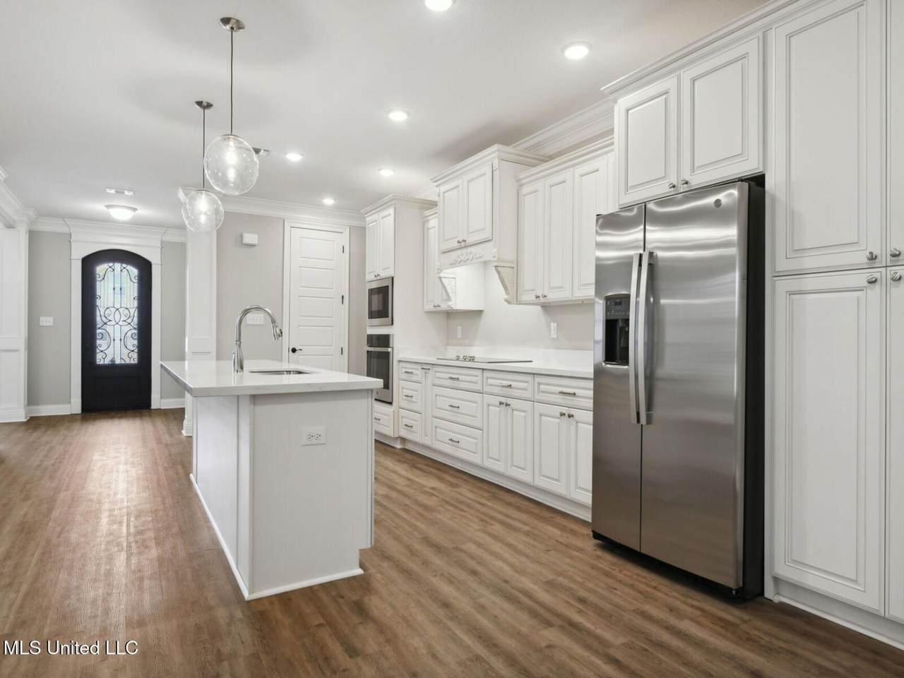 https://bt-photos.global.ssl.fastly.net/united/1280_boomver_1_4153038-2.jpg