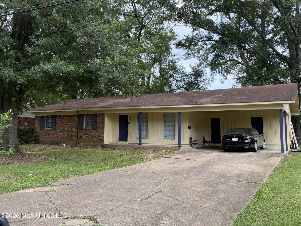 1954 Longwood Drive - Photo 1