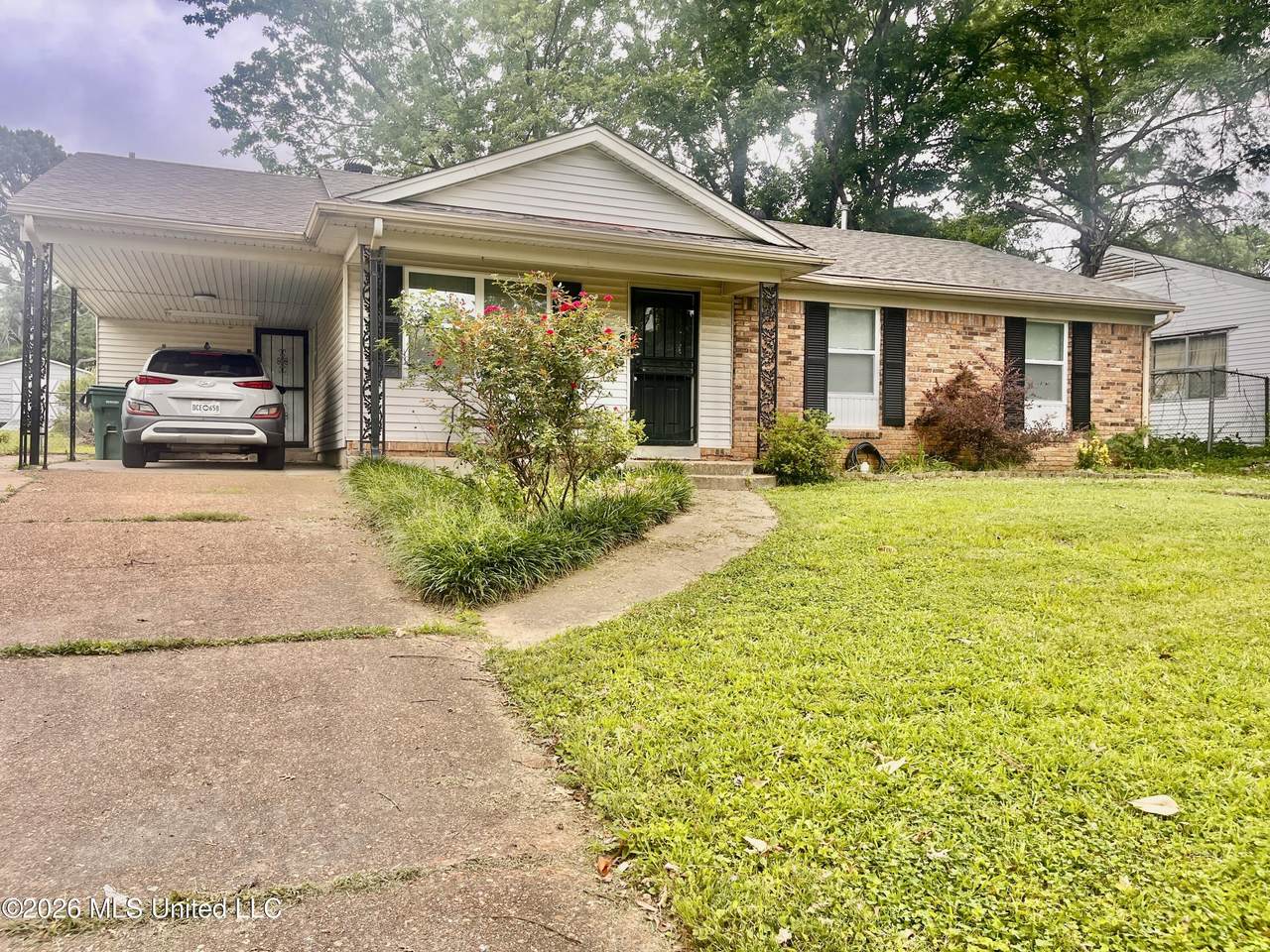 1626 Hickory Drive - Photo 1