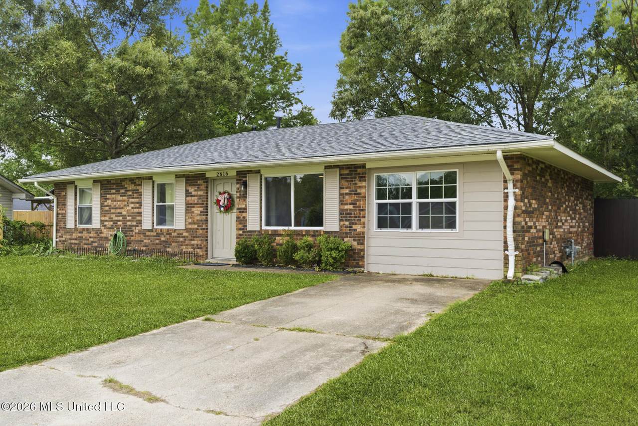 2616 Angela Circle - Photo 1