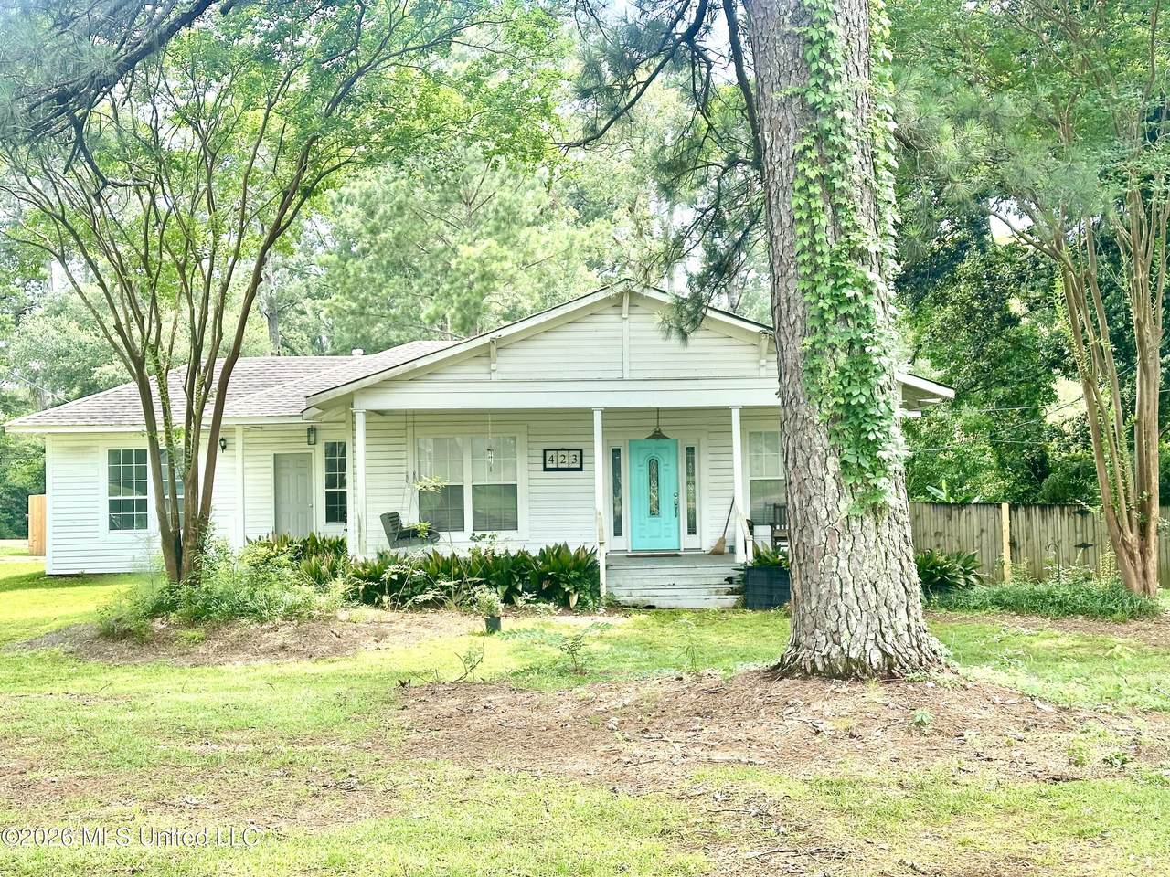 423 Natchez Avenue - Photo 1