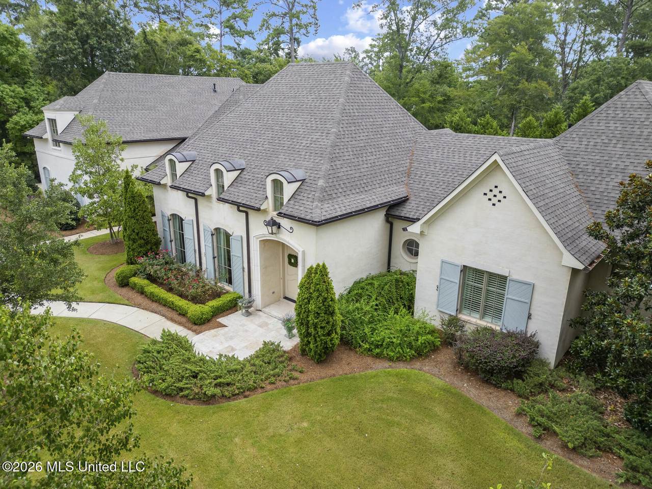 918 Montrose Drive - Photo 1