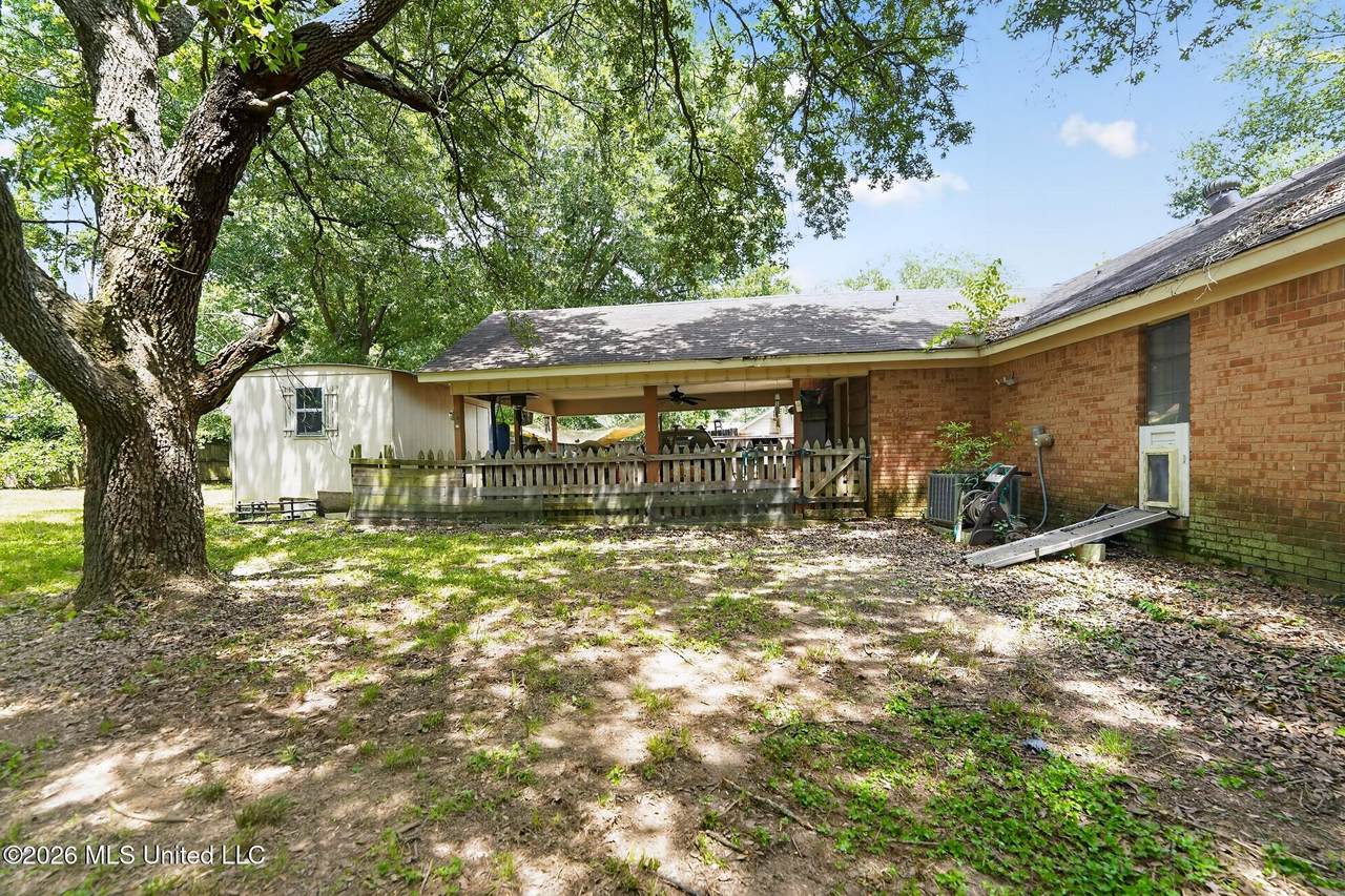 318 Longmeadow Drive - Photo 1
