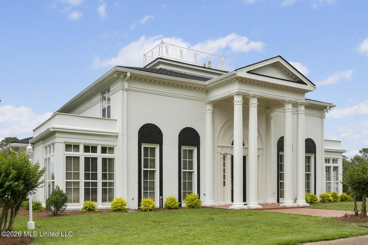 8 12 Oaks Place - Photo 1