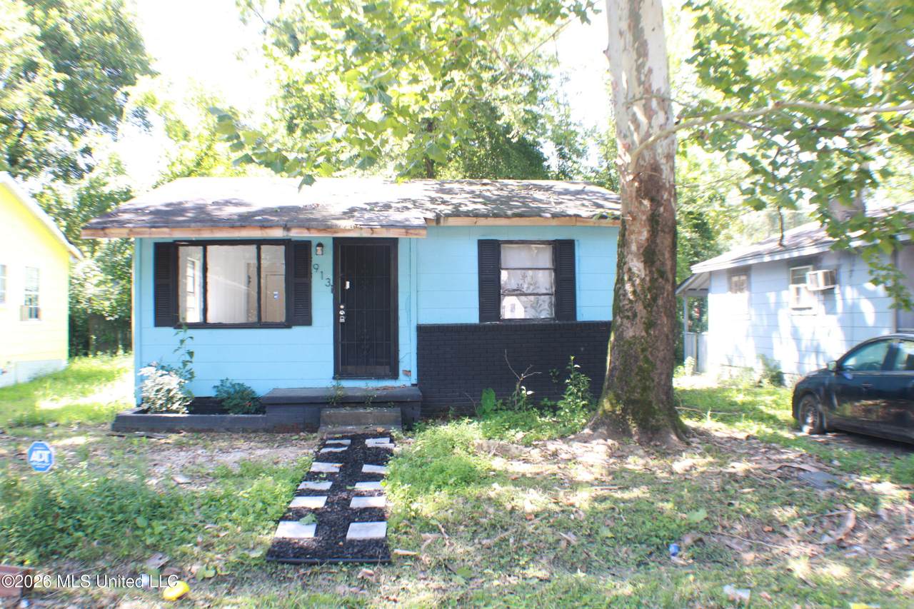 913 Lanier Avenue - Photo 1