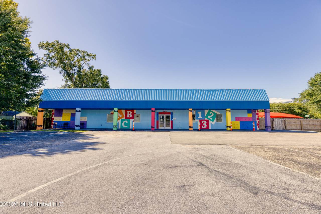 615 Howard Avenue - Photo 1