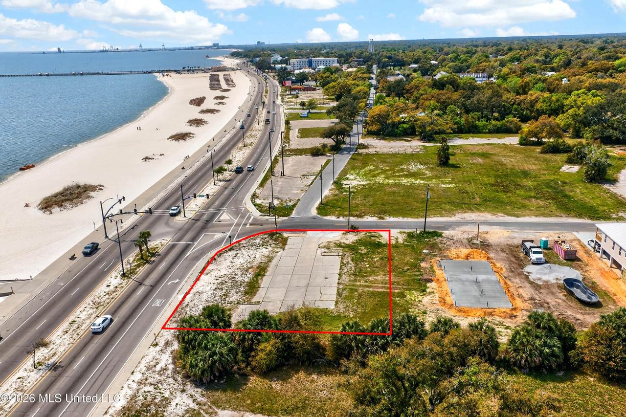 802 Beach Drive - Photo 1