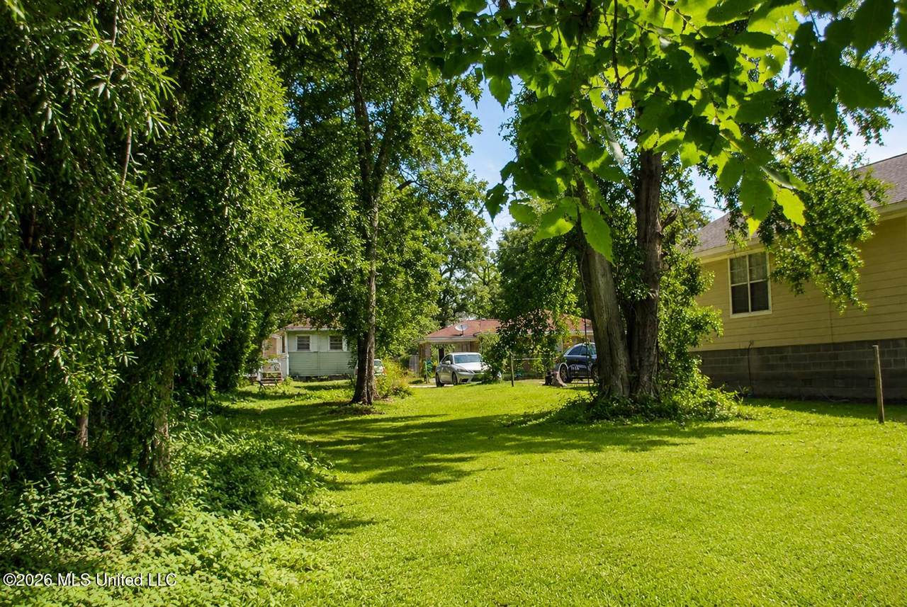 https://bt-photos.global.ssl.fastly.net/united/1280_boomver_1_4153925-2.jpg
