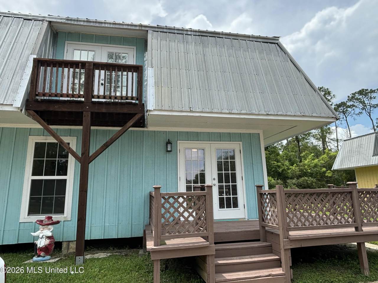 590 Royal Oak Drive - Photo 1