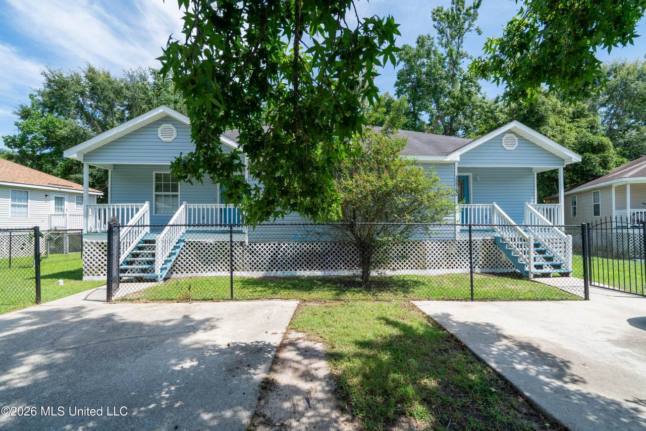 20029 Sunshine Drive - Photo 1
