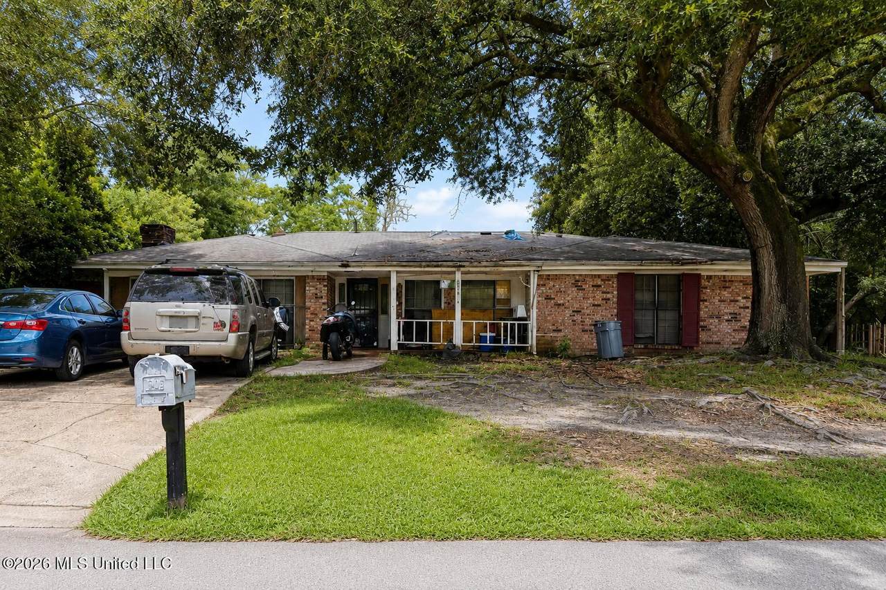 4911 Cannes Circle - Photo 1