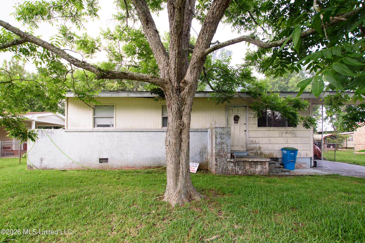 2818 Criswell Avenue - Photo 1
