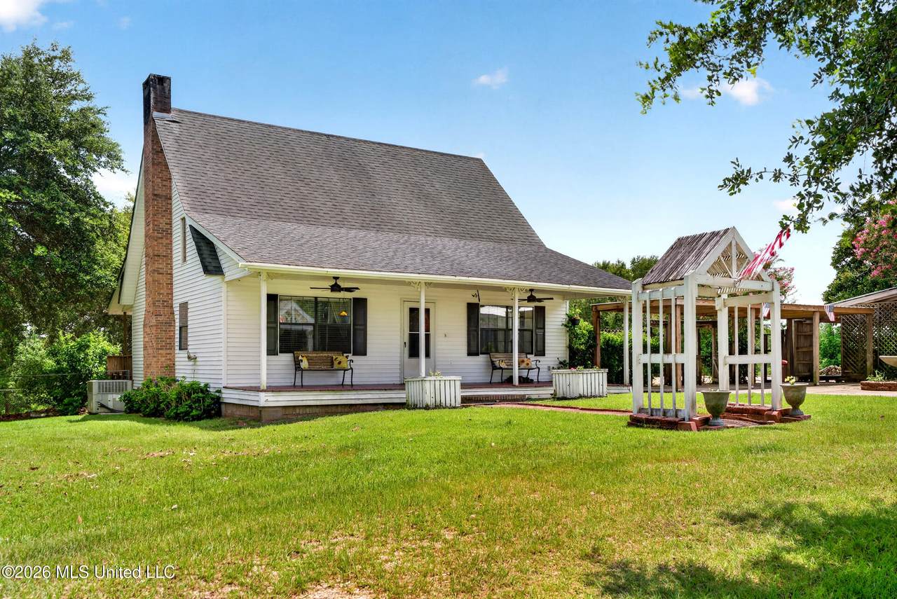 574 Slade Woodward Road - Photo 1