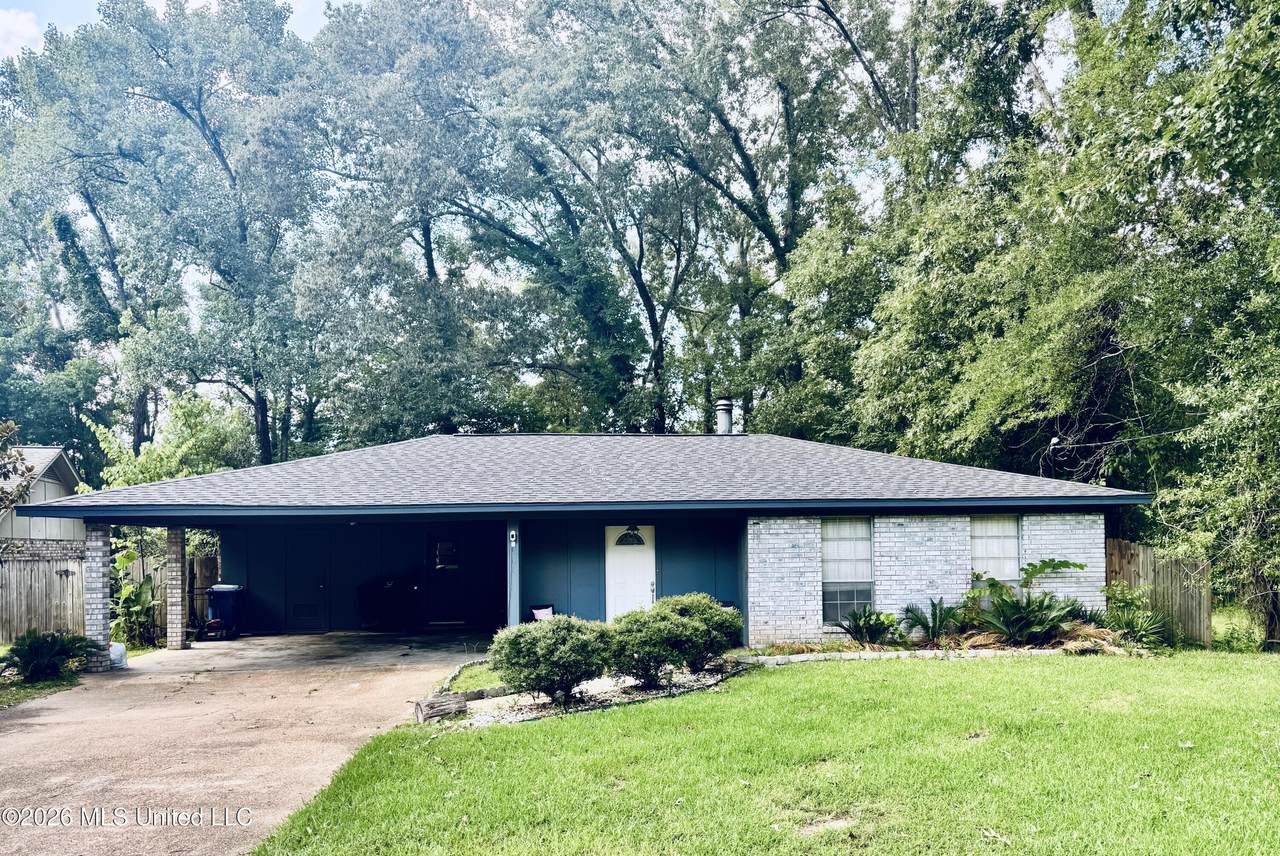 126 Pecanwood Drive - Photo 1