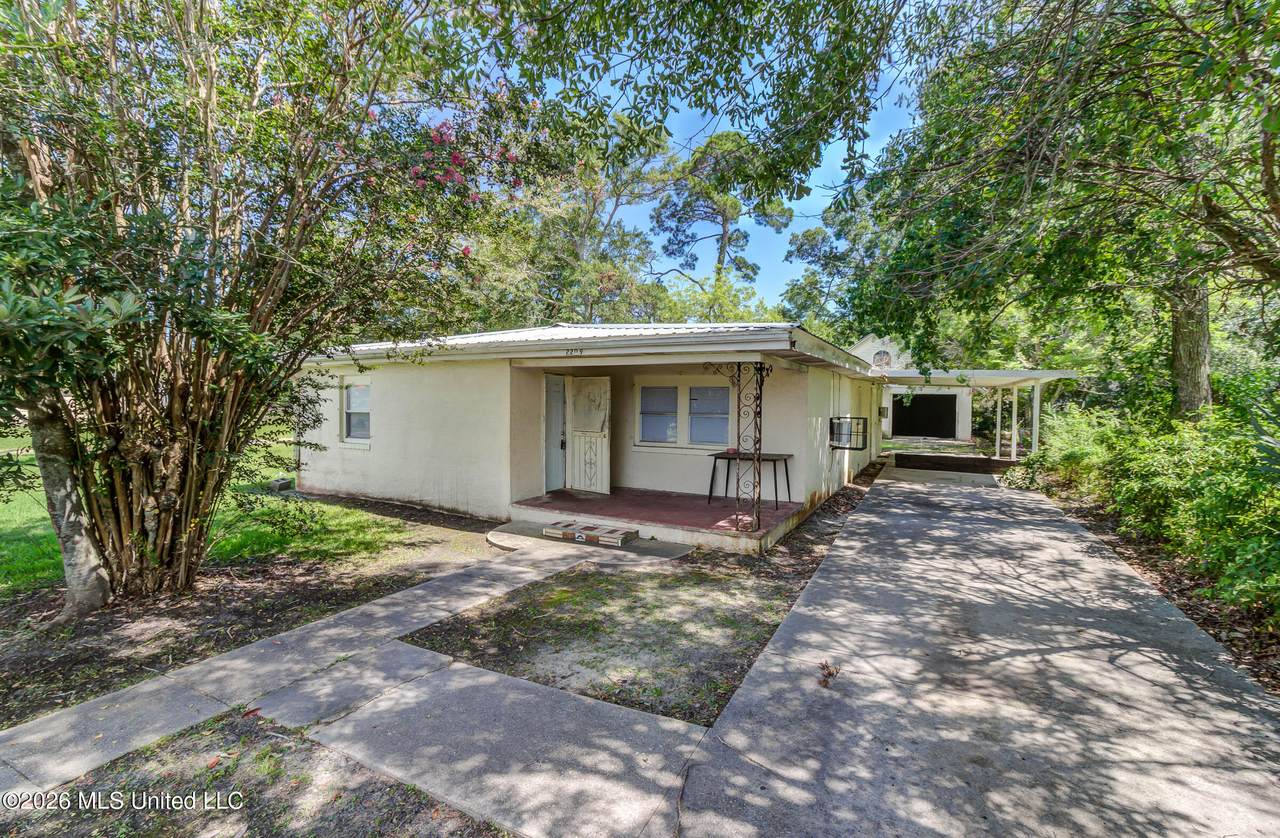 2209 34th Street - Photo 1