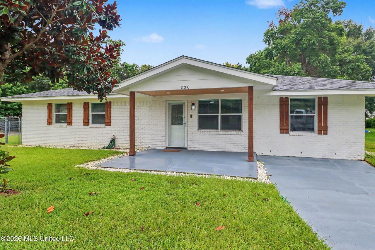 200 Beverly Drive - Photo 1