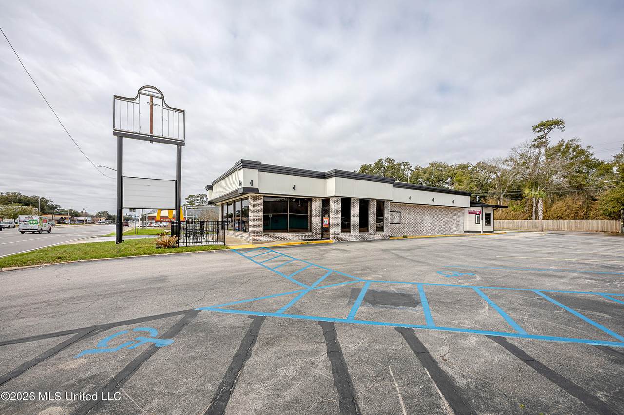 1407 Bienville Boulevard - Photo 1