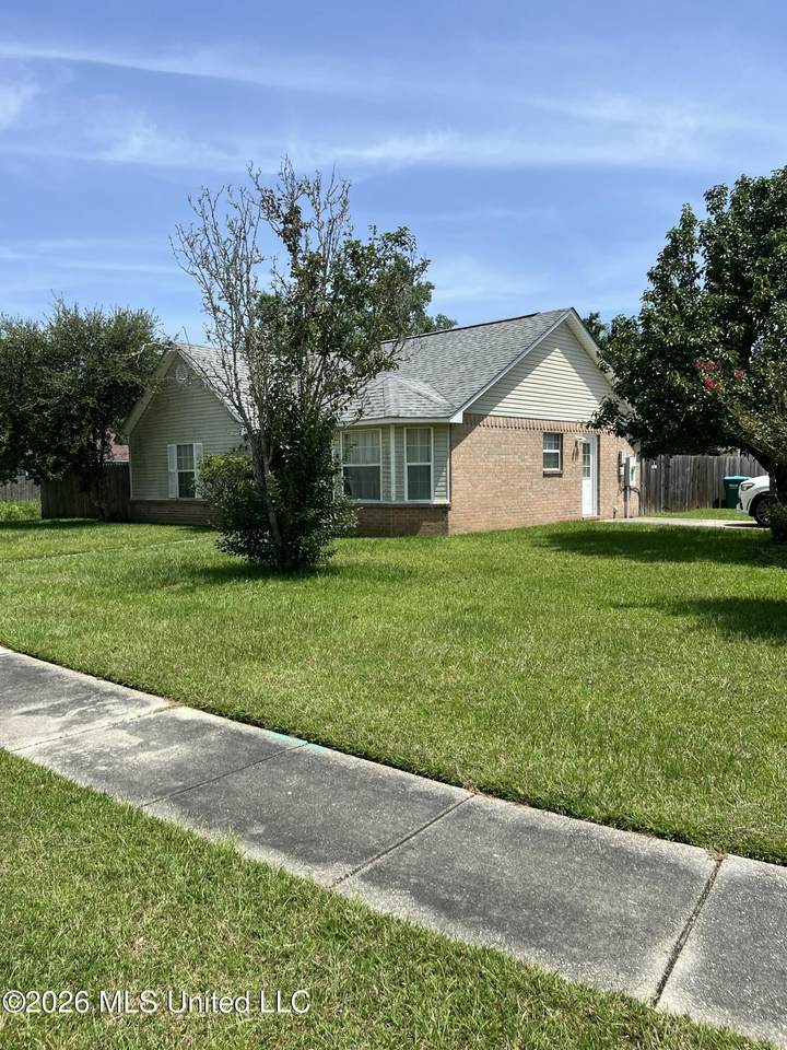501 Woodward Drive - Photo 1