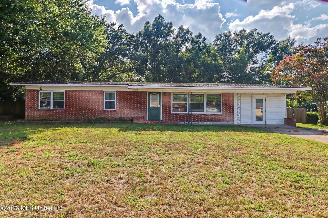 323 Rich Avenue - Photo 1