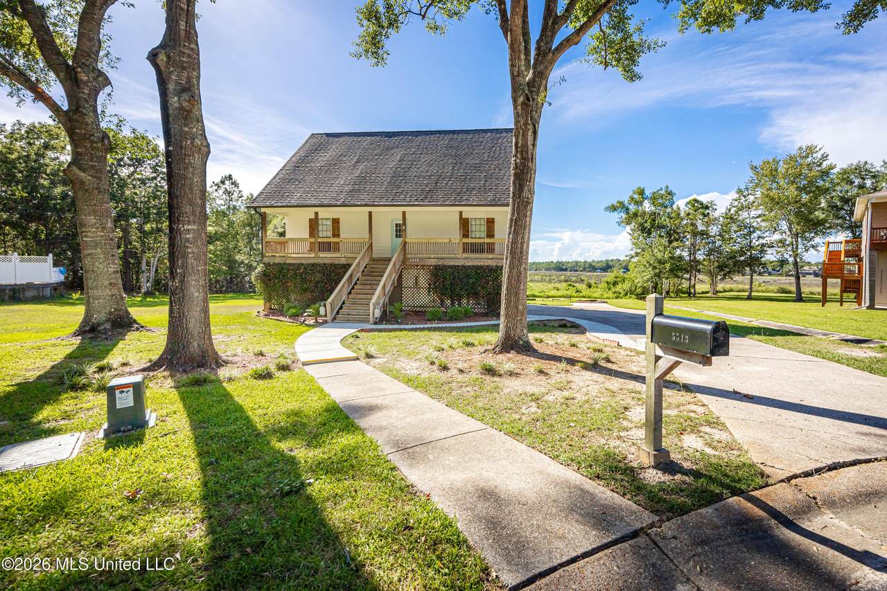 5513 Sioux Drive - Photo 1