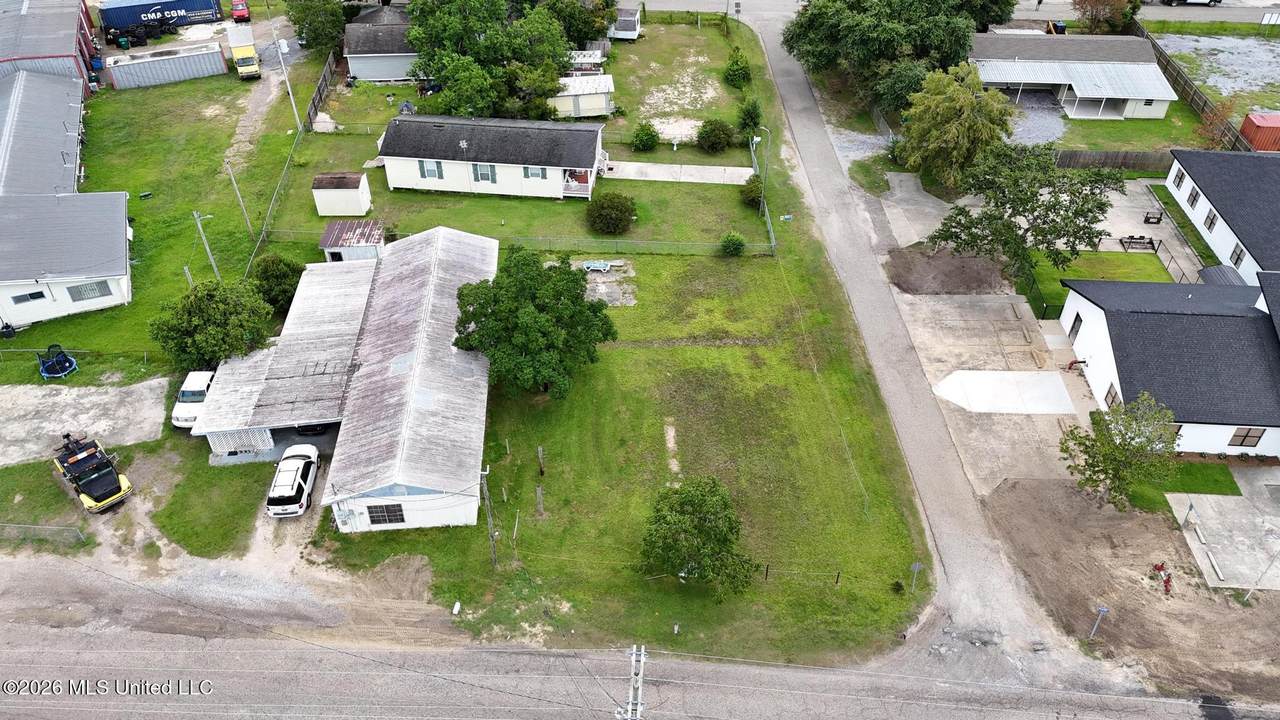 2304 Mclaurin Street - Photo 1