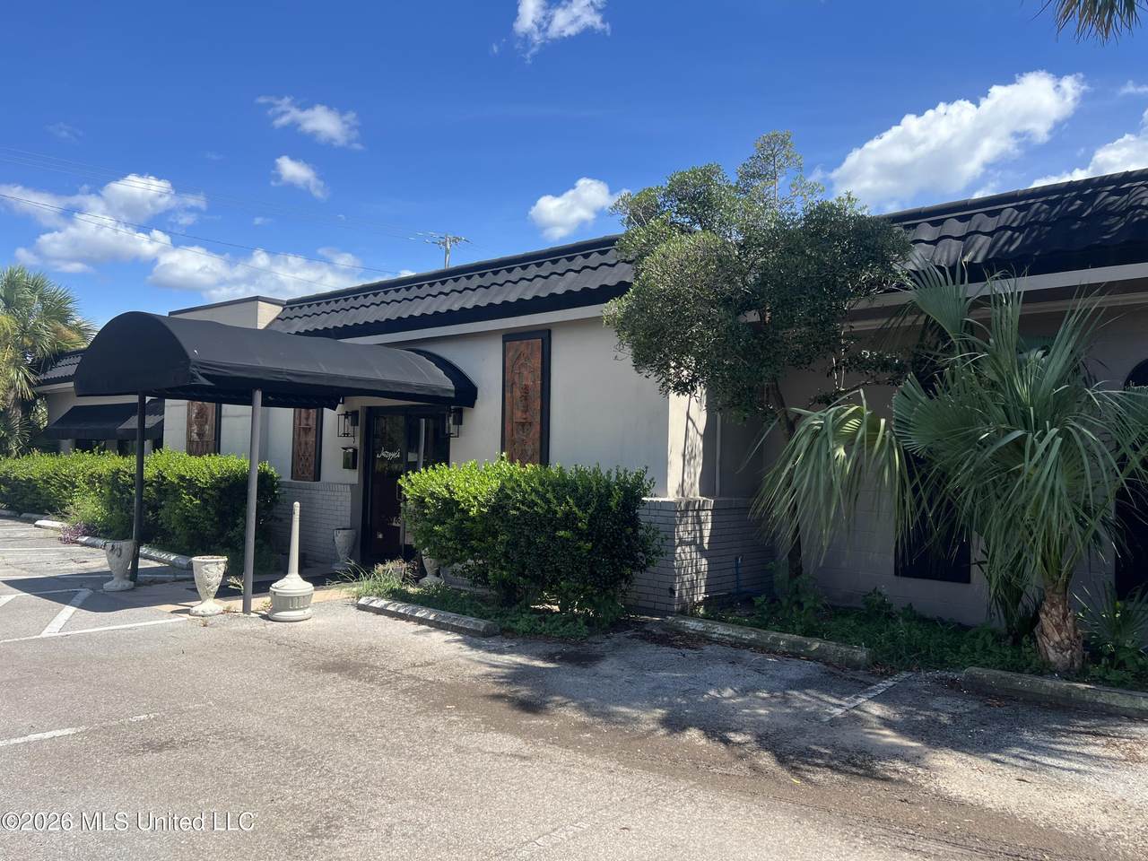 195 Porter Avenue - Photo 1