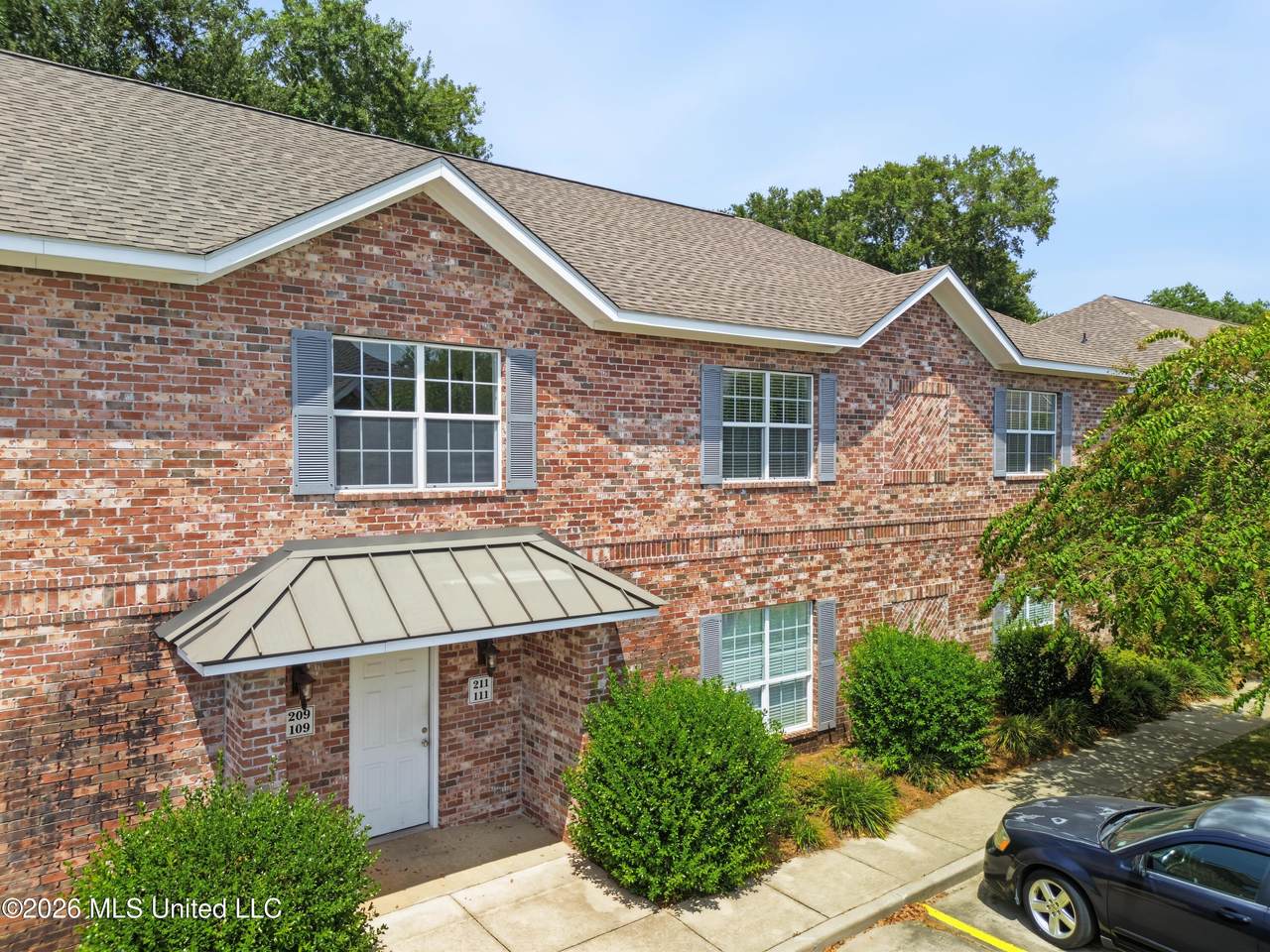 211 Armand Oaks - Photo 1