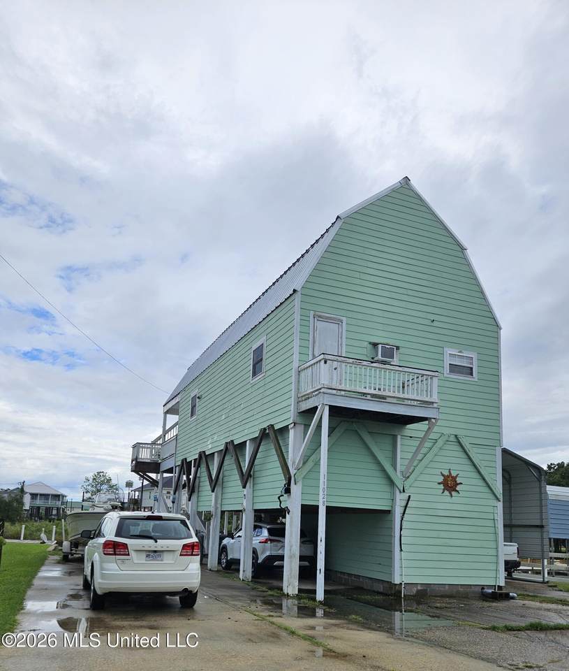 11028 Minnesota Street - Photo 1