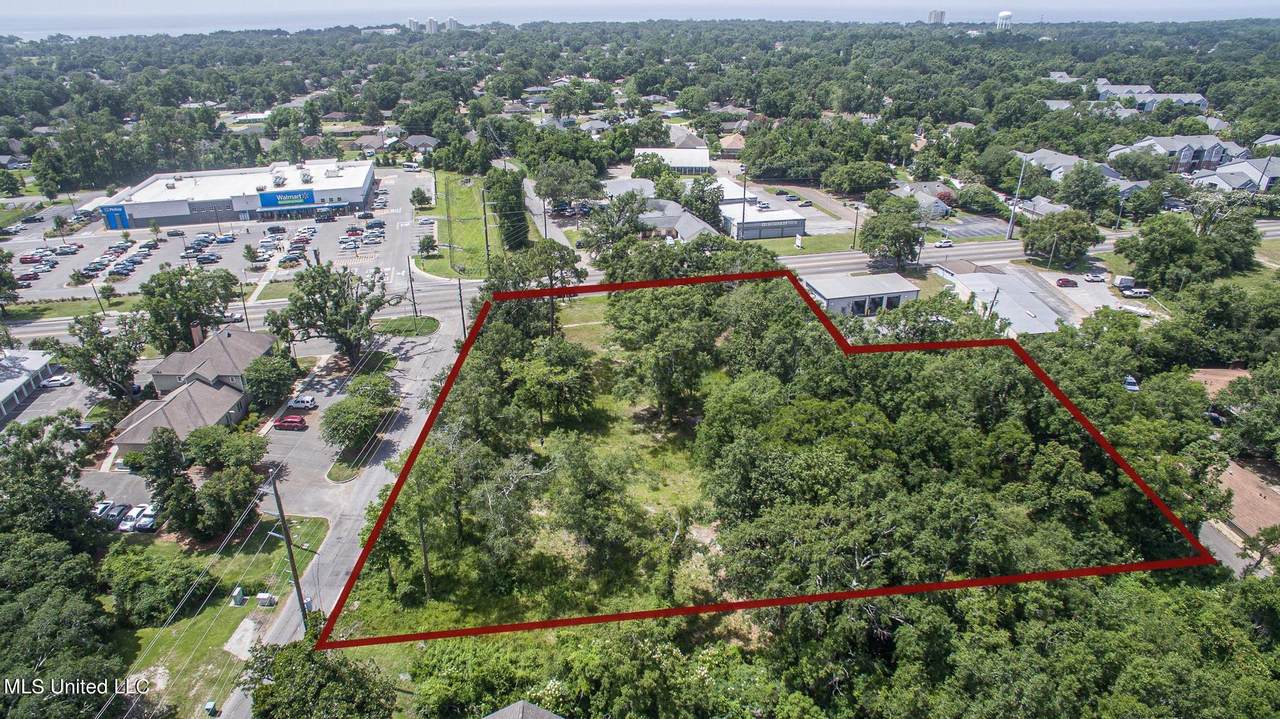 1017 Pine Street - Photo 1