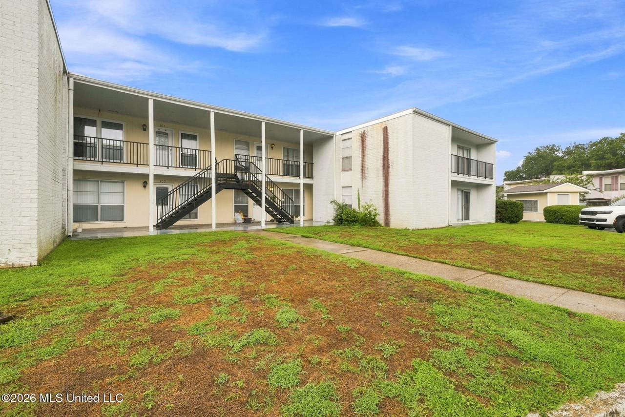 3220 Cumberland Road - Photo 1
