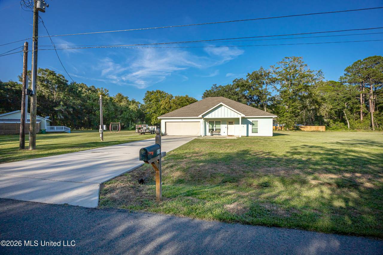 516 Maple Street - Photo 1