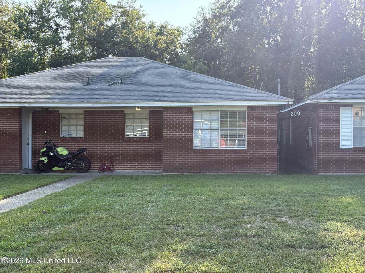 209 Lawler Avenue - Photo 1