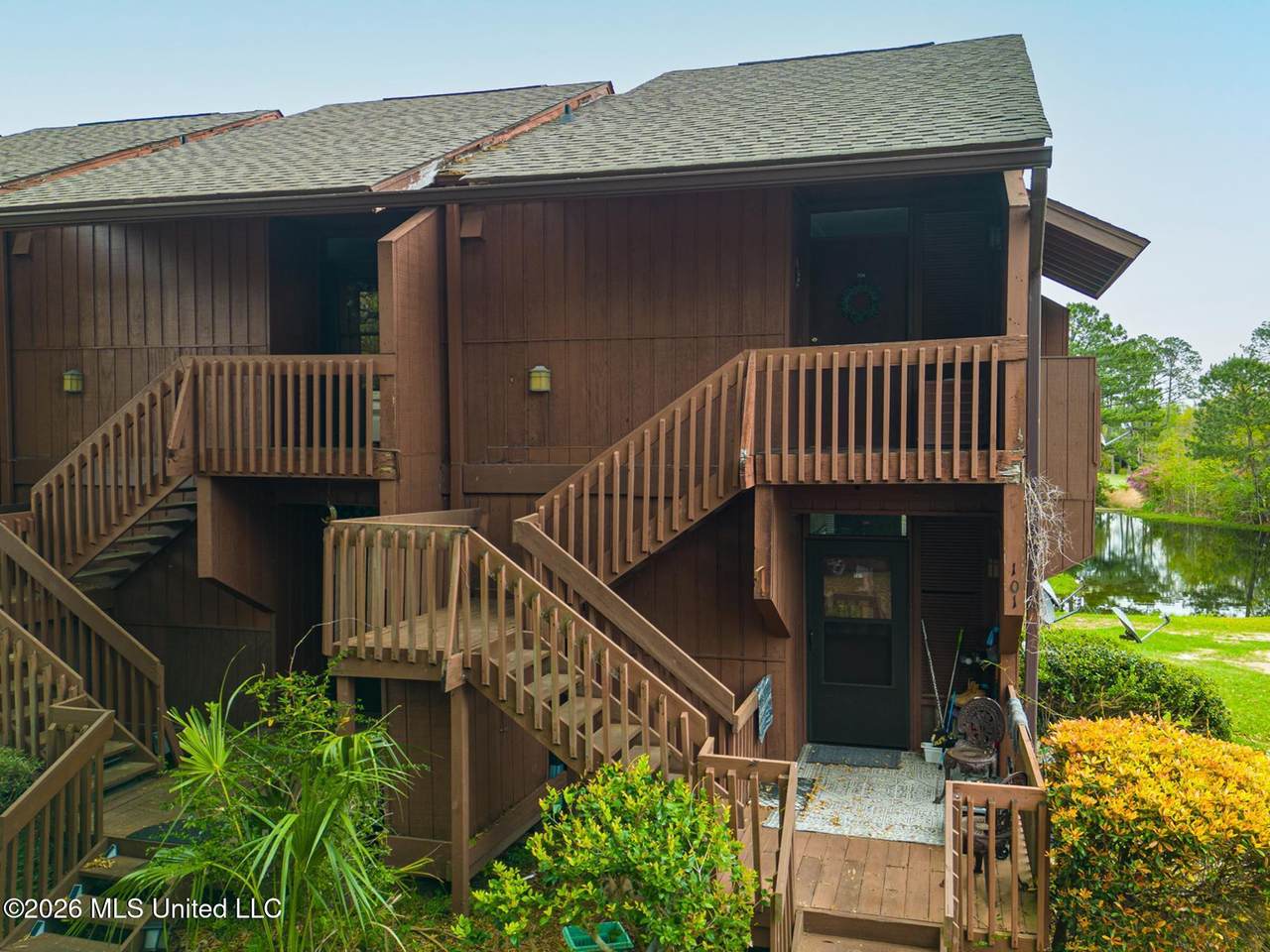 201 Lakeside Villa - Photo 1