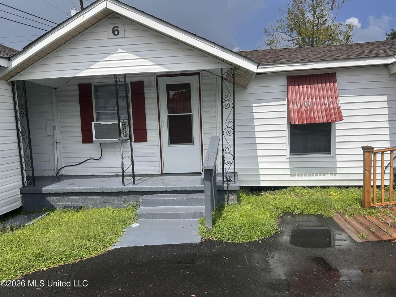 2524 28th Street - Photo 1