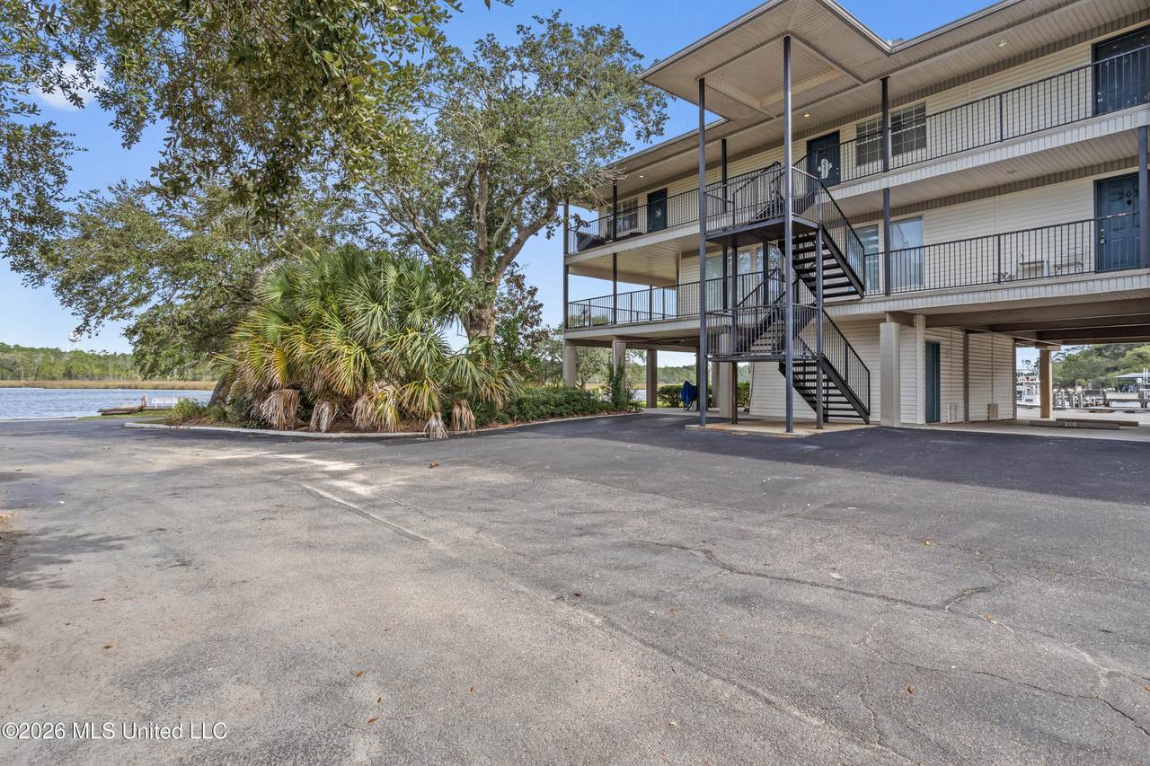 3230 Cumberland Road - Photo 1