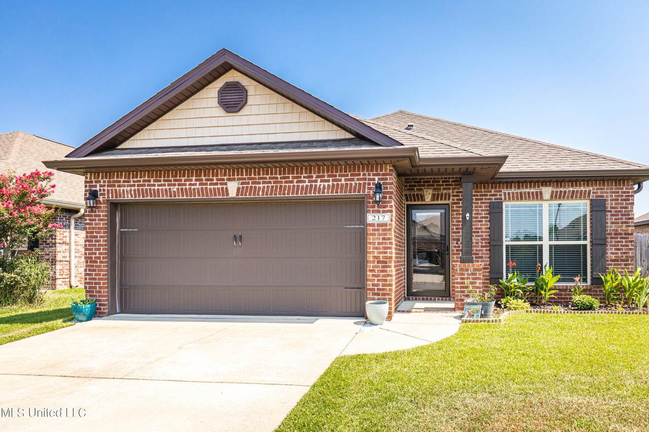 217 Sandy Drive - Photo 1