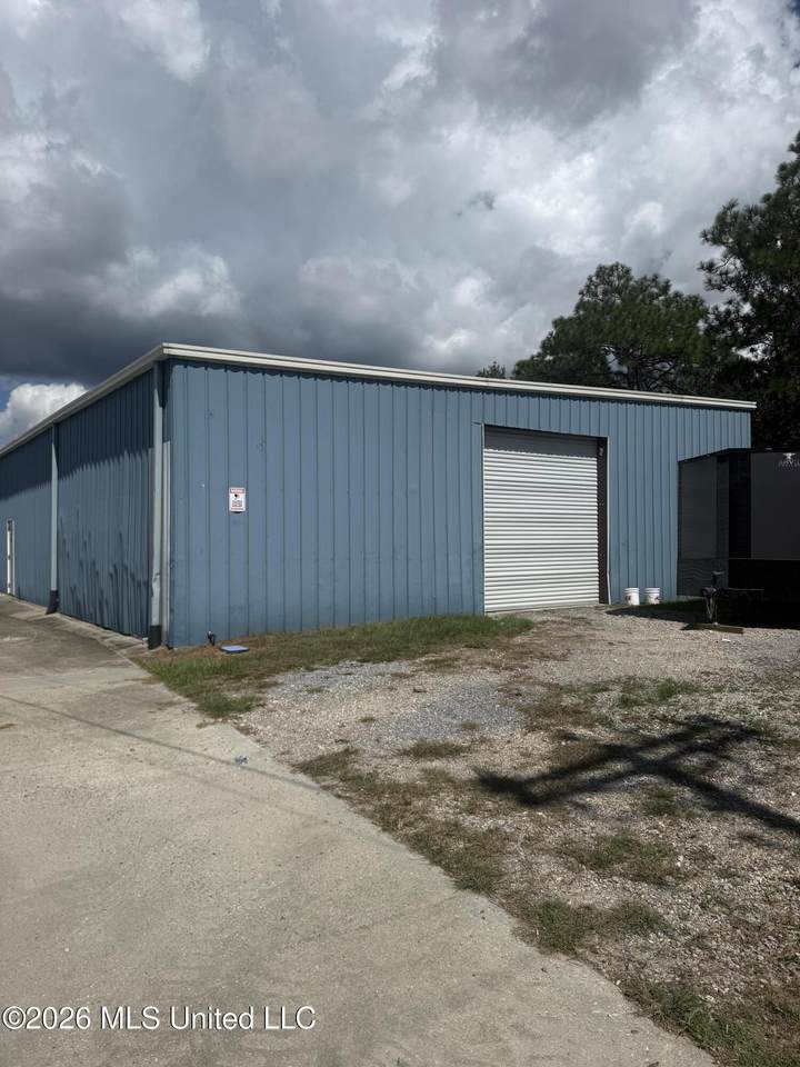 108 Industrial Park Circle - Photo 1