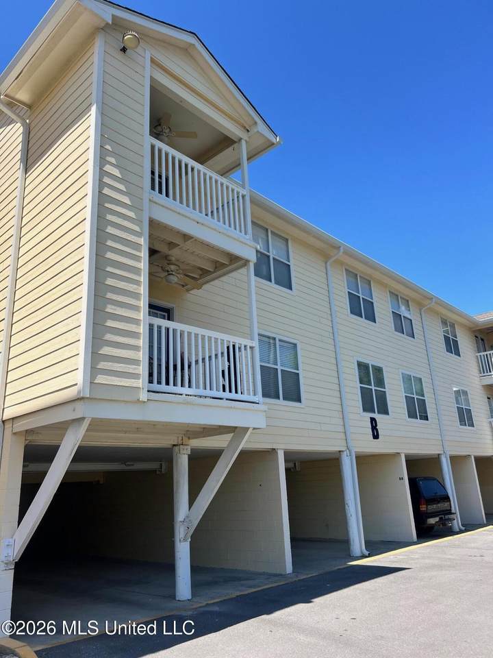 2421 Beachview Drive - Photo 1