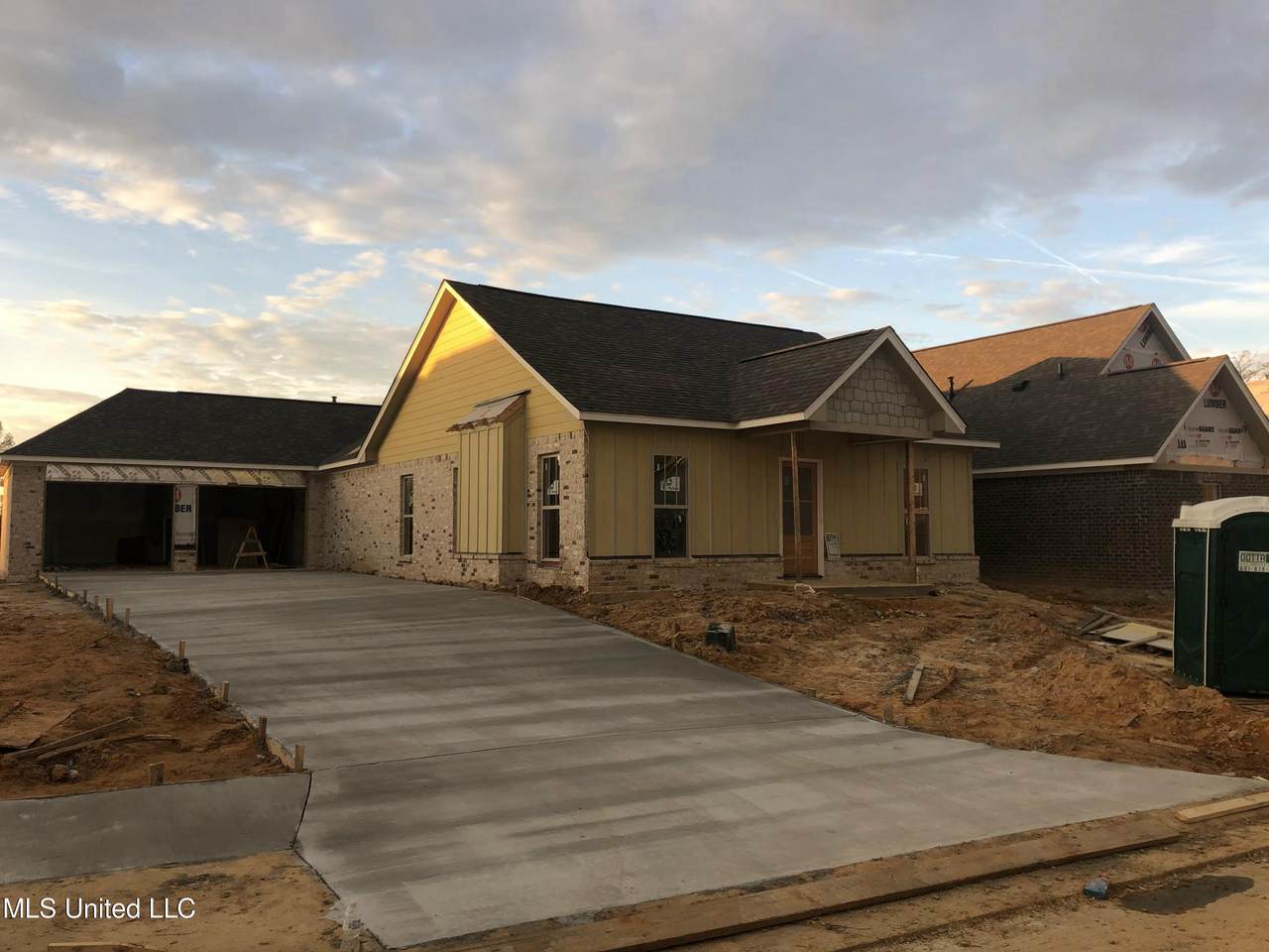 817 Long Leaf Circle - Photo 1