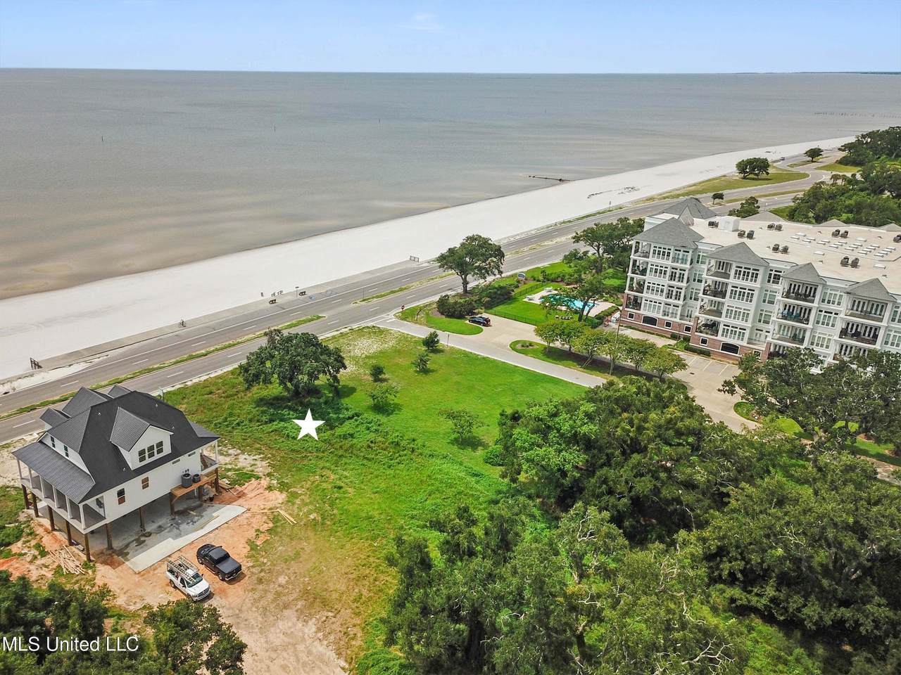 1038 Beach Boulevard - Photo 1