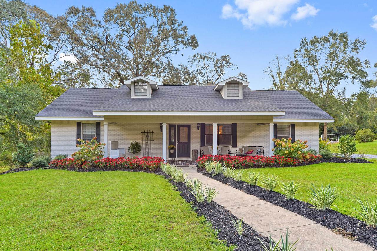 39 Pinetree Drive - Photo 1