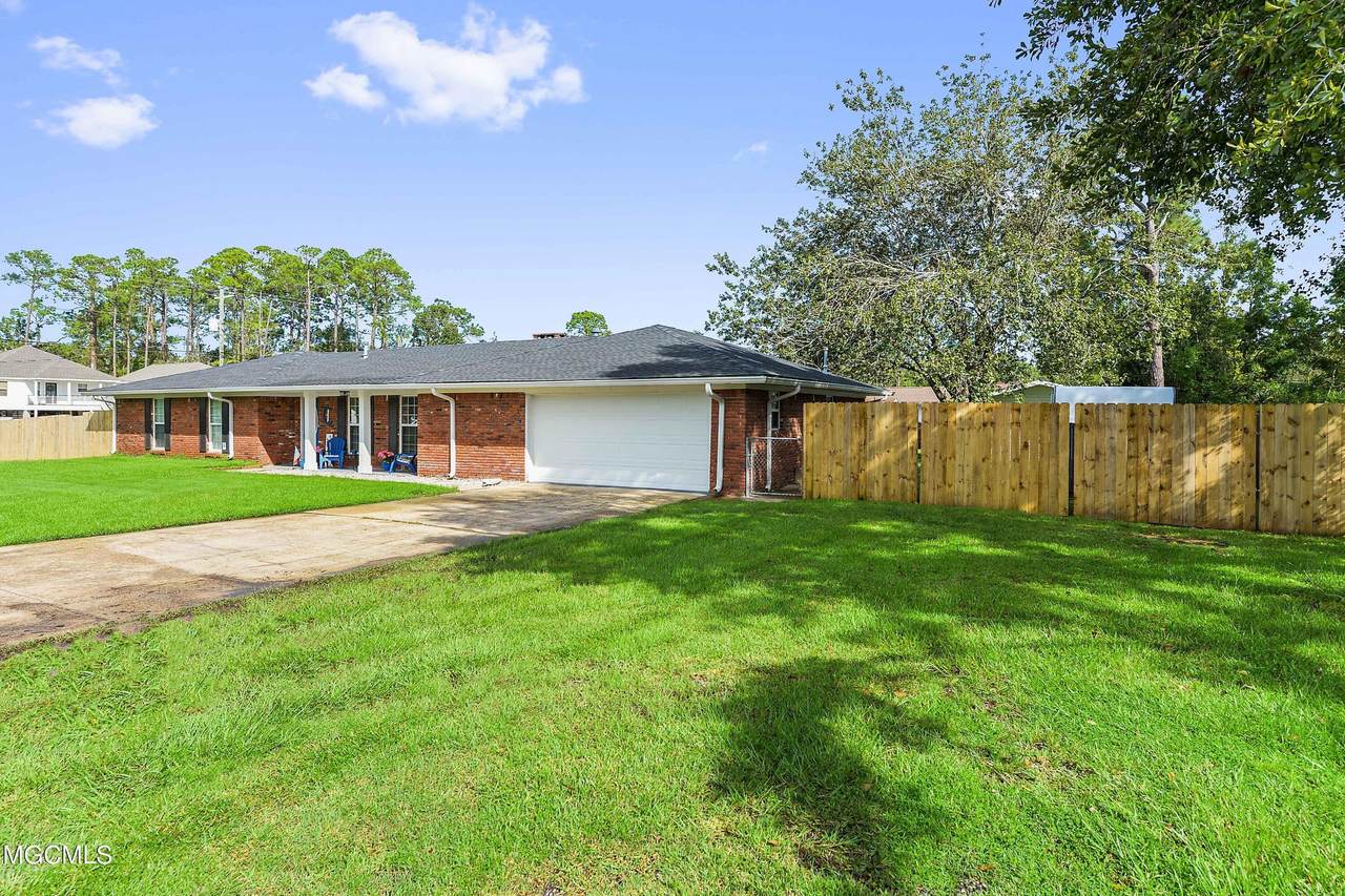 46 40th Street - Photo 1