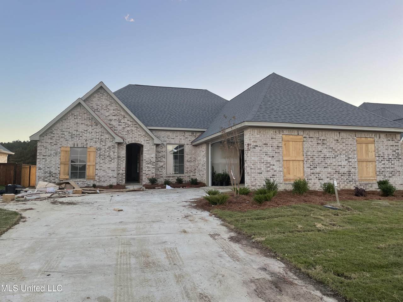 1004 Kensington Drive - Photo 1