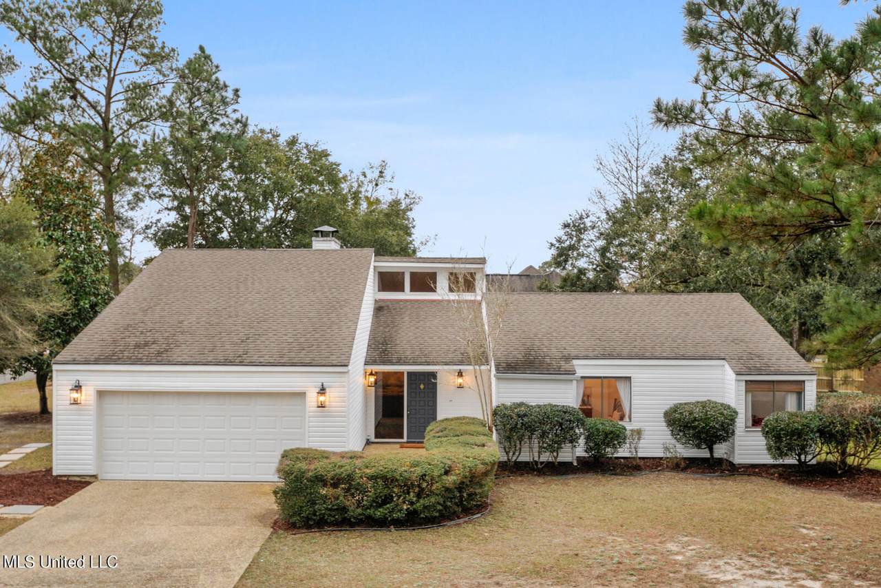 5420 Diamondhead Drive - Photo 1
