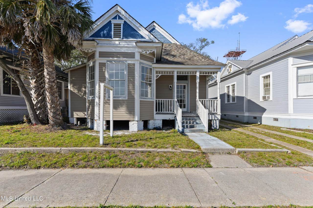 2222 17th Street - Photo 1