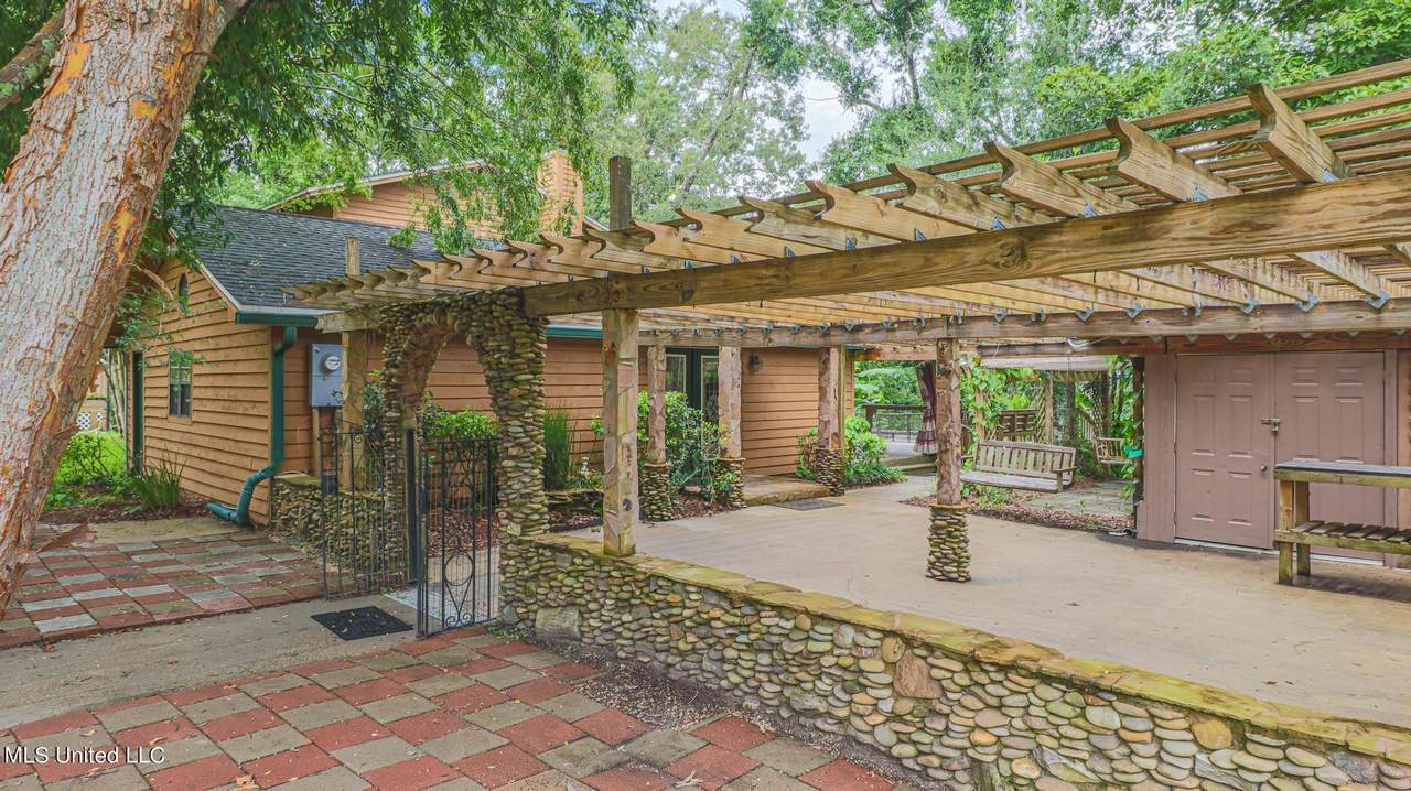 11001 Shorecrest Road - Photo 1
